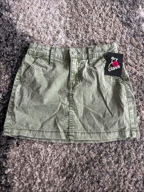 art class olive mini skirt with pockets